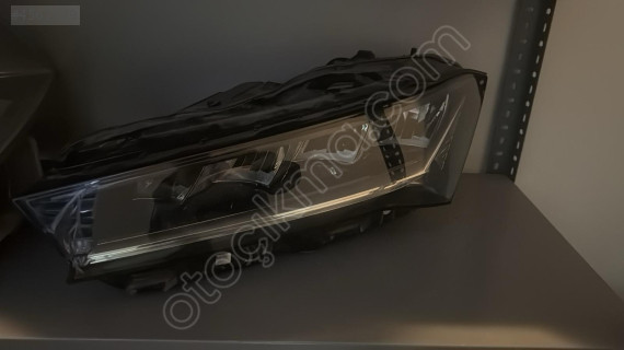 Skoda Superb 2025-2026 Sol Far Orjinal