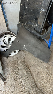 Renault Clio sağ ön Çamurluk