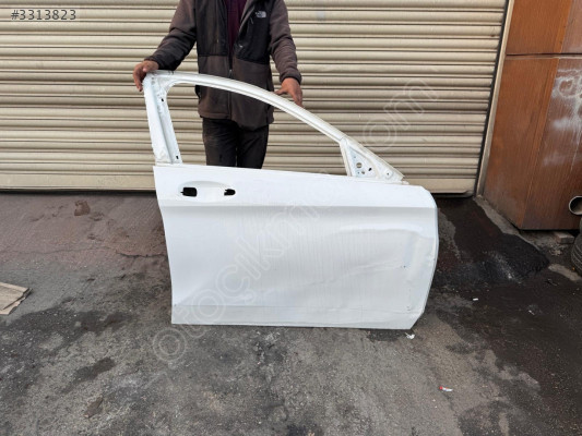 MERCEDES C SERİSİ W205 KASA BEYAZ SAĞ ÖN KAPI ORJINAL