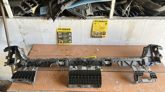 AUDİ A4 ARKA TAMPON ORTA BRAKET 8W5807385B