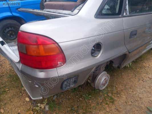 OPEL ASTRA F SEDAN KESME SAĞ ARKA ÇAMURLUK.OTO ERKAN ÜNYE
