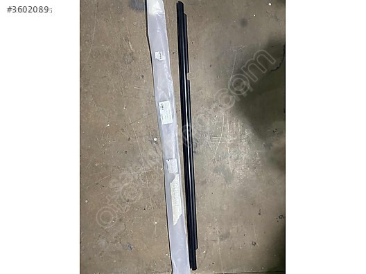 TOYOTA COROLLA SAĞ ARKA KAPI ÇITASI ORJİNAL SIFIR