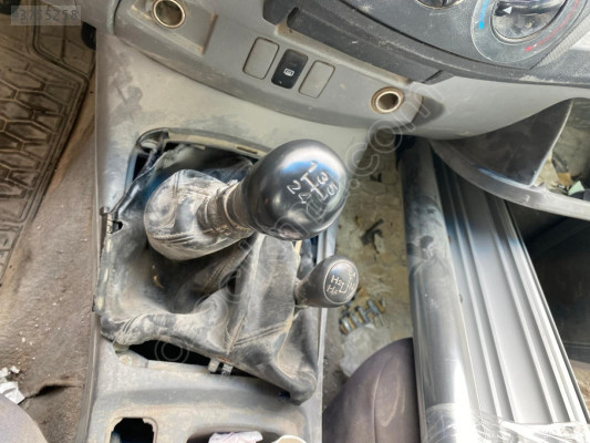 TOYOTA HİLUX 2006-2011 VİTES TOPUZU                   (XS2104S25)