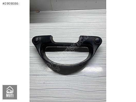 84831-22000 HYUNDAİ ACCENT YUMURTA KASA GÖĞÜS SAAT ÇERÇEVESİ