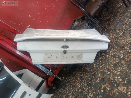 Ford escort arka bagaj kapağı orijinal çıkma