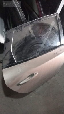 VOLVO V40 SAG ARKA KAPI GÜÇMANLAR