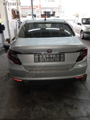 Fiat egea bagaj kapağı