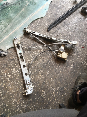 RENAULT MEGANE 2 SAG ÖN CAM KİRKOSU