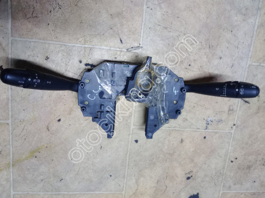 Citroen C4 çıkma sinyal kolu