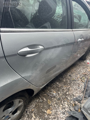 Fiesta sağ arka kapı çıkma