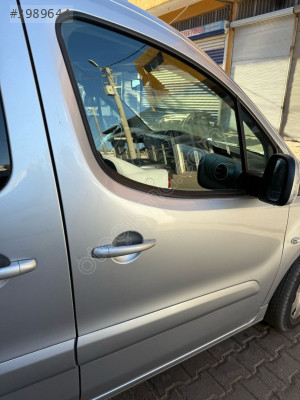 2017 PEUGEOT PARTNER SAĞ ÖN KAPI ORJ ÇIKMA