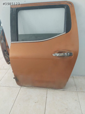 NİSSAN NAVARA SOL ARKA KAPI