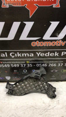 AUDİ Q3 12-14 FAR ALT BRAKETI SAĞ 8U0941454