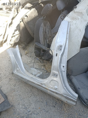 Hyundai Accent Era Sağ Orta Direk Ve Marşbiyel