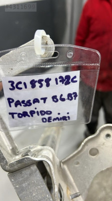 PASSAT B6 04-11 ÇIKMA TORPİDO İÇ DEMİRİ -  3C1858172C