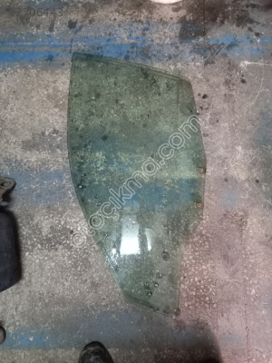Mitsubishi Carisma sol ön kapı camı