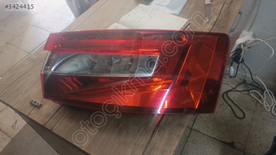 SKODA SÜPER B SAĞ ARKA STOP ÇIKMA ORJİNAL