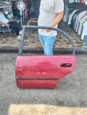 Toyota corolla sol arka kapı