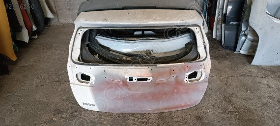 Toyota Auris arka bagaj kapağı
