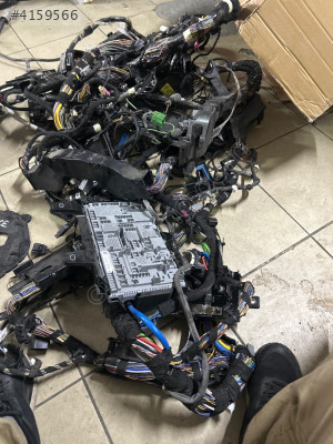 Land Rover Velar elektrik tesisatı