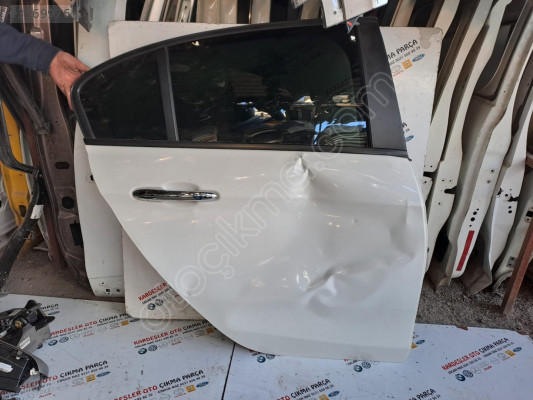 Fiat Egea sağ arka dolu kapı (hasarlı sökme)