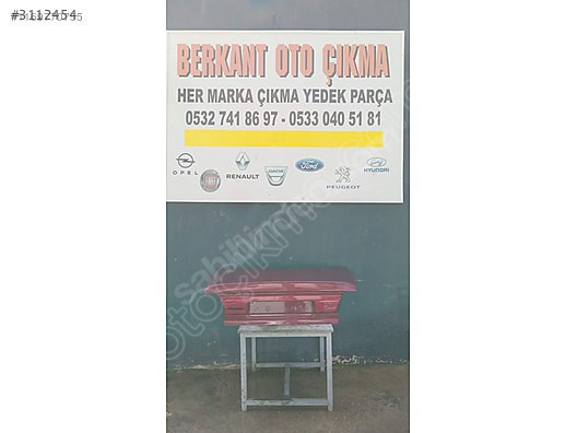 Ford Mondeo1 bagaj kapağı hatasız reflektörü üzerinde