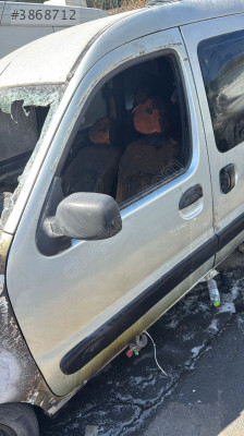 renault kango iki çıkma sol ön kapı