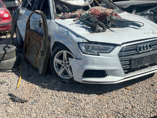 Audi A3  sağ far  sol far