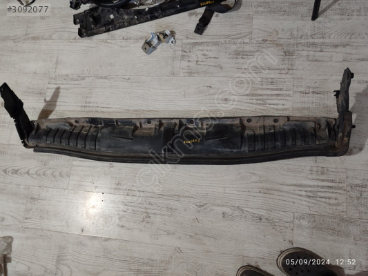 RENAULT FLUENCE CAM ALTİ İZGARSİ ALT ÜST CİKMA ORJİNAL 668100012R
