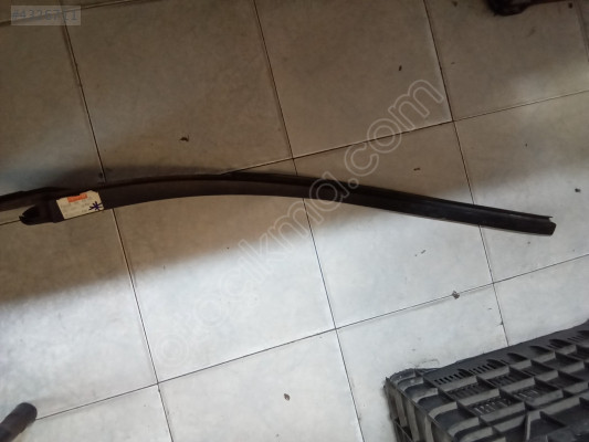 RENAULT Clio Ön Cam Çitası 8200 334 100 D2