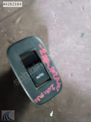 TOYOTA AURIS 2011 ÇIKMA SAĞ ARKA CAM DÜĞMESİ