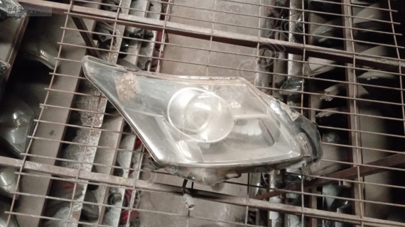 2011 TOYOTA AVENSIS SAĞ FAR