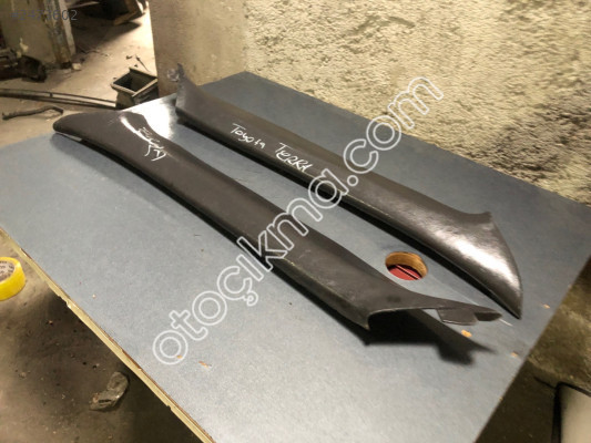 TOYOTA COROLLA TERRA 1999/2002 ÖN DİREK PLASTİĞİ