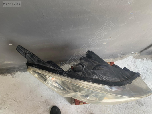 Hyundai iyi 20 ön sağa far orijinal çıkma