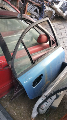 Mitsubishi carisma kapıları