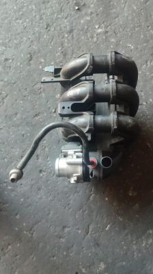 Ford Fiesta 1.1 benzinli emme manifold ve gaz kelebegi