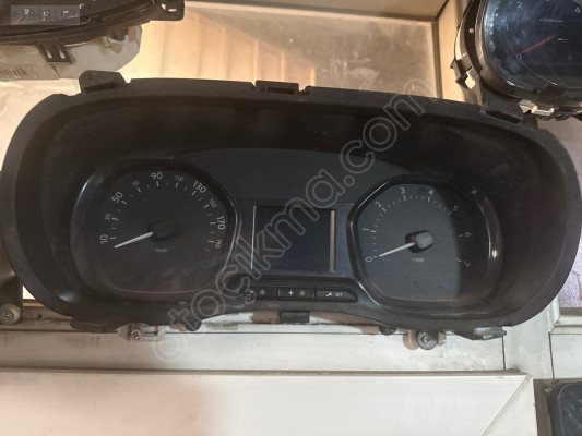 Opel Vivar kilometre saati