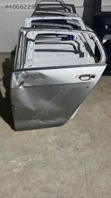 VOLKSWAGEN GOLF 13 20 sol arka kapı ufak hasarlı