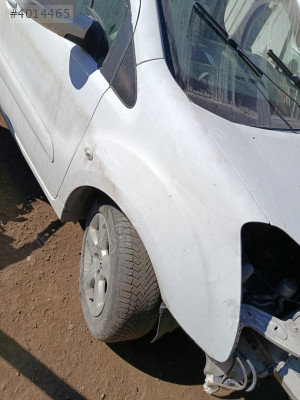 Peugeot partner sağ ön çamurluk orjinal hatasız