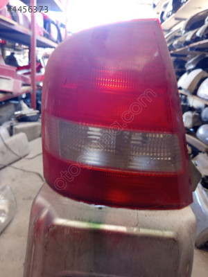 Mazda 323 sedan sol arka stop