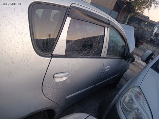 mitsubishi colt hatasız sağ ön kapı dolu