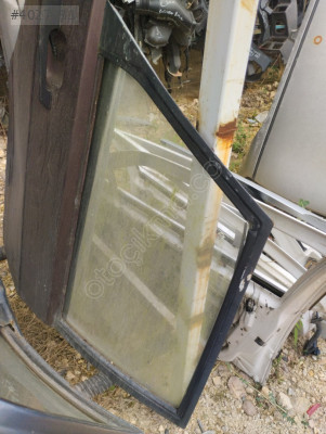 Fiat Uno sağ arka kapı camı