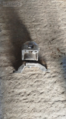 Ford Mondeo motor takozu