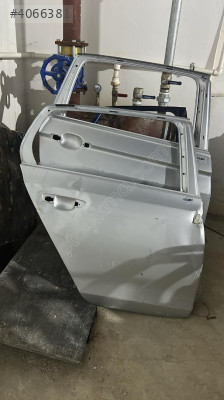 VOLKSWAGEN golf 10-13 sağ arka kapı ufak hasarlı