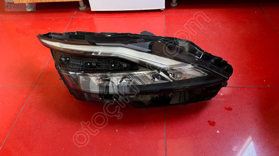 NİSSAN QASHQAİ SAĞ FAR YENİ KASA ORJİNAL ÇIKMA