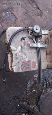 Mazda 626 sağ ön cam krikosu