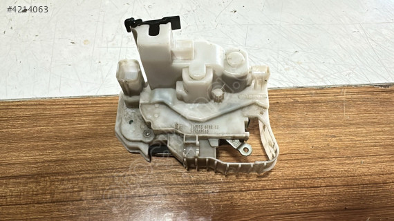 2013-2018 FİAT DOBLO SAĞ ARKA SÜRGÜLÜ KAPI KİLİDİ ORJ ÇIKMA