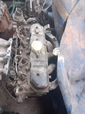 Peugeot J9 motor