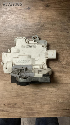 8J1837016A audi a4  sağ ön kapı kilidi