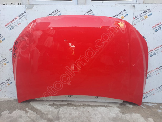 Volksvagen Polo motor kaputu kırmızı renk (az hasarlı)